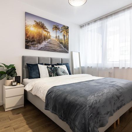 Apartament Near Sky Tower Free Parking For 2 Cars Wroclaw Luaran gambar